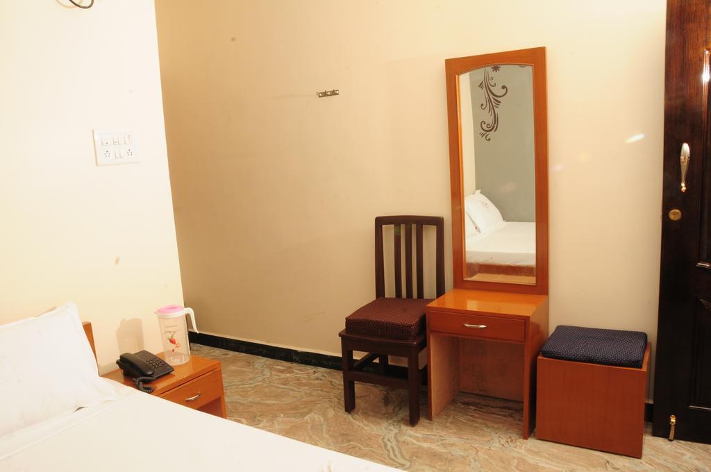 Hotel Rathnavel Towers Chennai Quarto foto